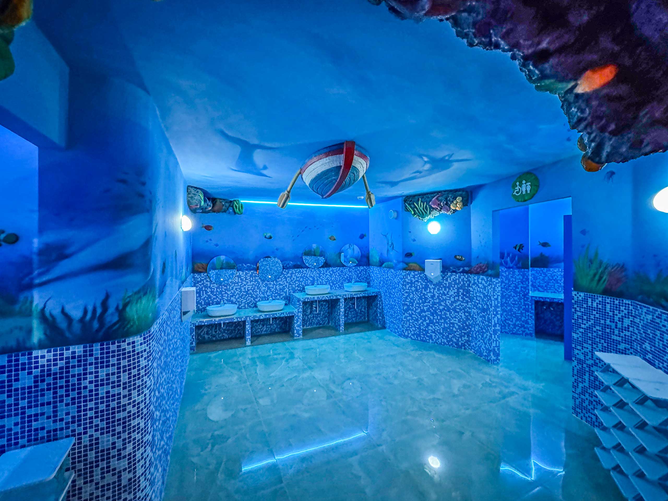 Realizzazione Bagni a Tema per Campeggi e Resort